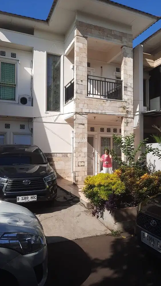 rumah jakbar taman kencana 8x18,semi furnish,2 lantai,bagus rapih