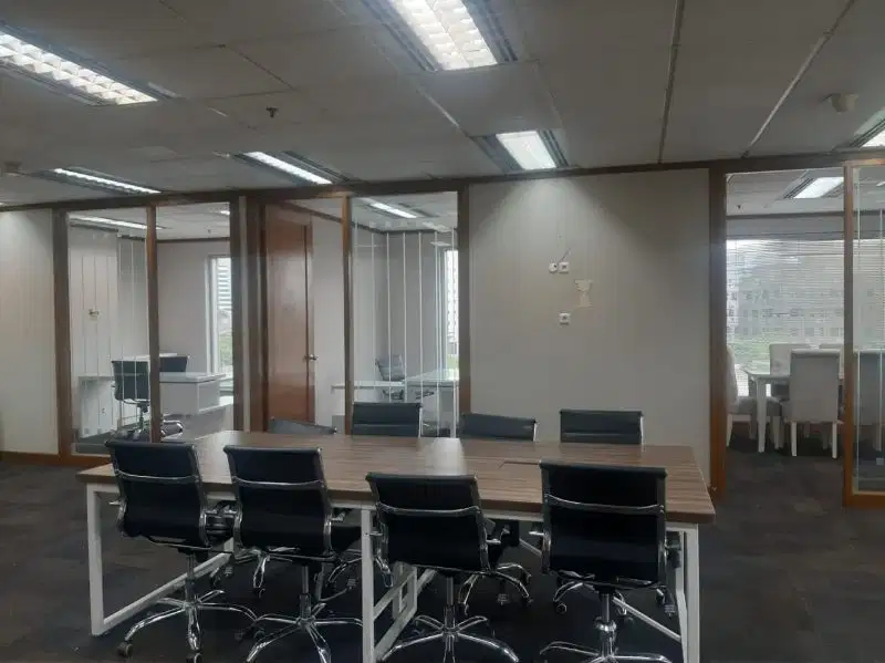 SEWA KANTOR DI JAKATA SELATAN KUNINGAN 153M² FURNISHED 250K NEGO
