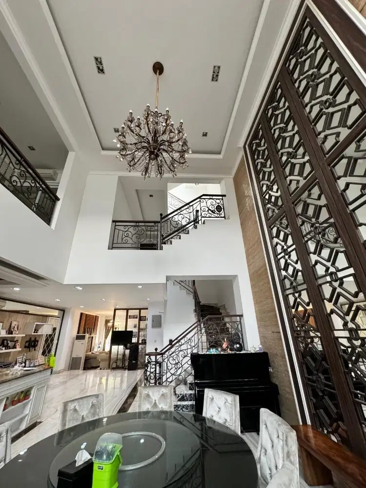 RUMAH PIK1 LAYAR PERMAI LUAS 249M,FULL MARMER,3,5 LANTAI,SEMI FURNISH,