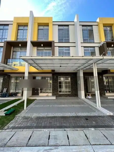 RUMAH PIK2 TAHAP 2 uk 6x10 SEMI FURNISH,3 LANTAI MINIMALIS,DEPAN TAMAN