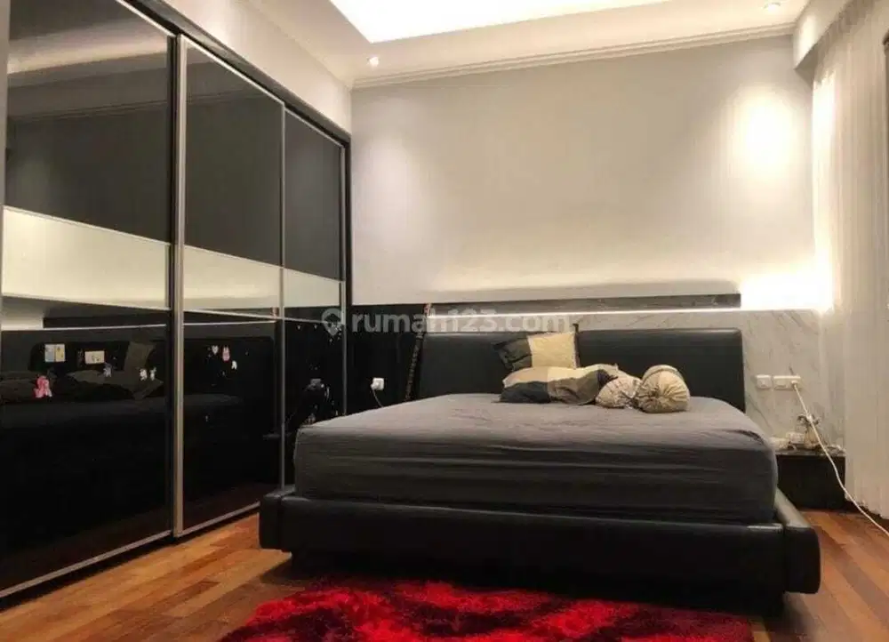 Dijual Rumah strategis di Taman Holis Indah 1