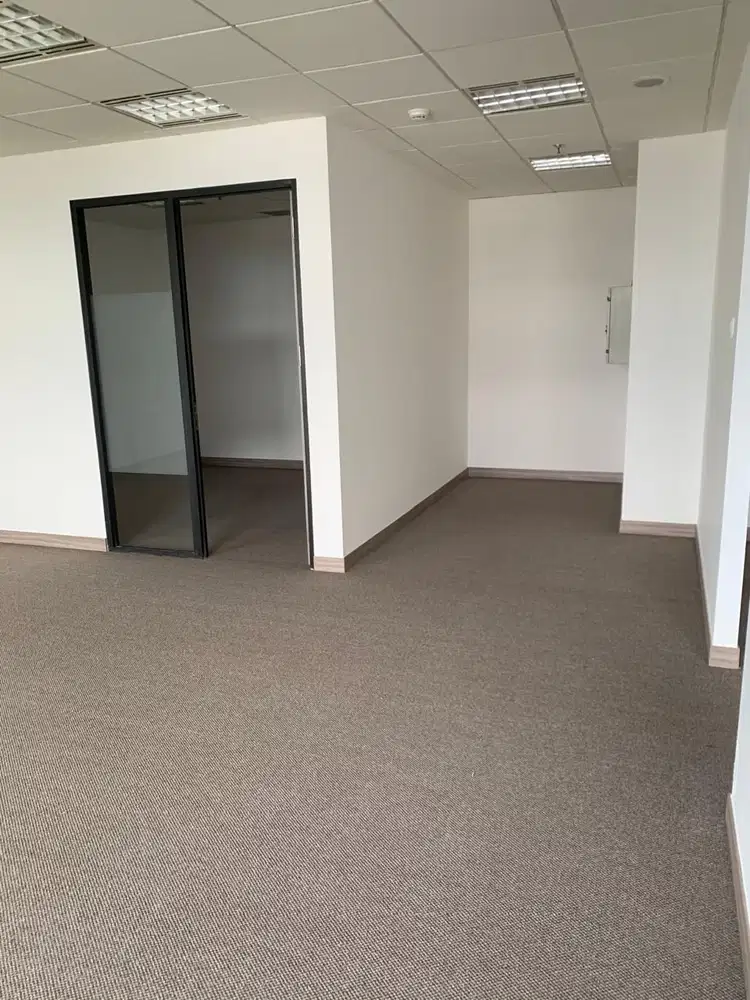 SEWA KANTOR DI JAKARTA SELATAN SUDIRMAN 109M2 FITTED 225K NEGO