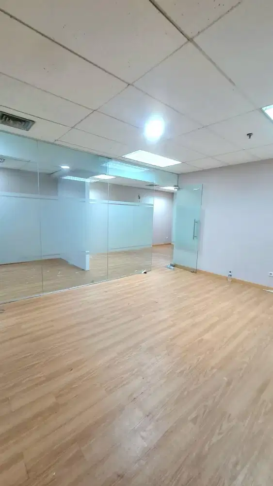 SEWA KANTOR DI JAKARTA SELATAN KUNINGAN 60M2 PARTISI 250K NEGO