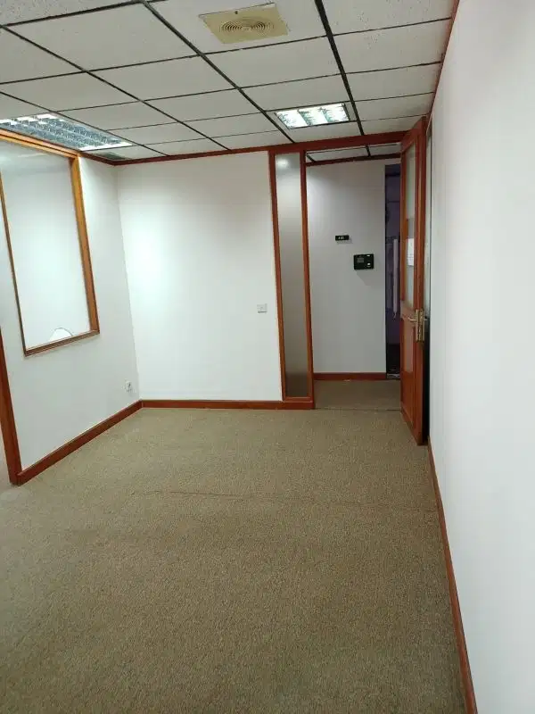 SEWA KANTOR DI JAKARTA SELATAN KUNINGAN 73M² PARTISI 185K NEG9