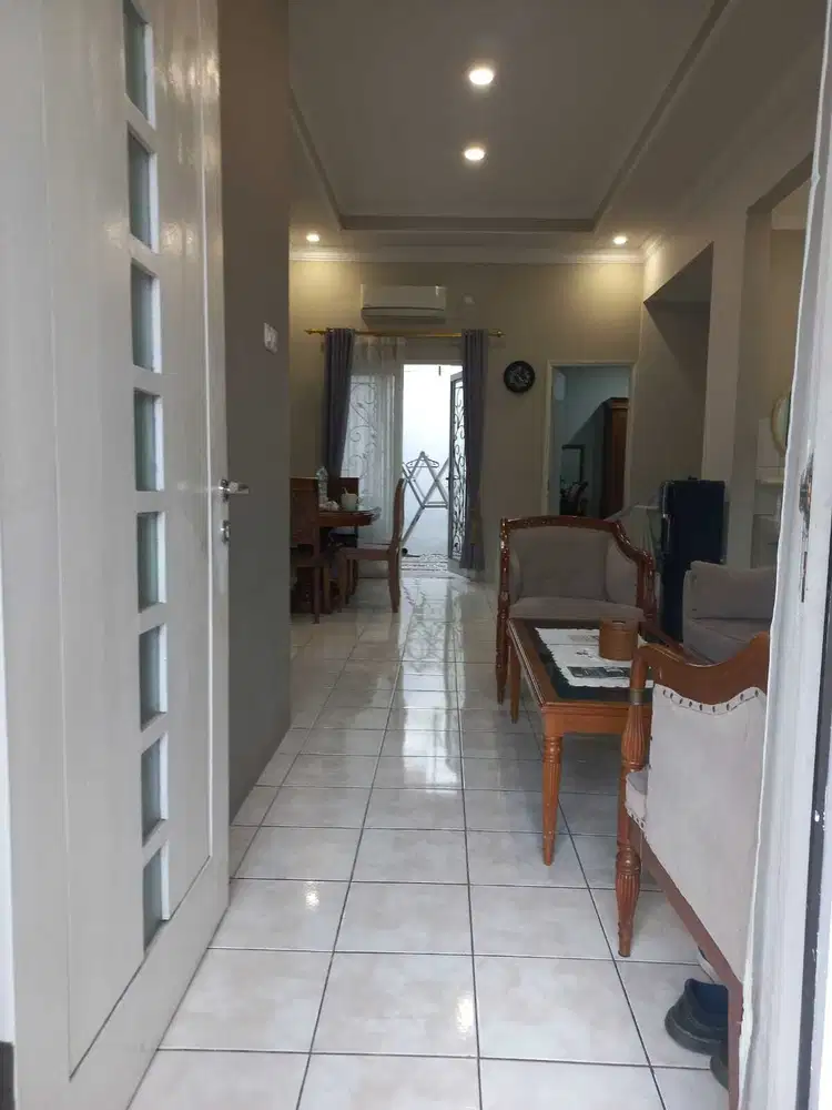 Rumah minimalis siap huni SHM bagus di Kota Baru Parahyangan