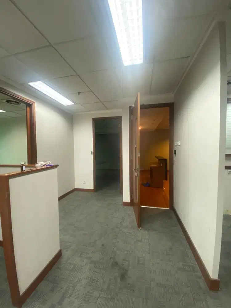 SEWA KANTOR DI JAKARTA  KUNINGAN 261M2 FITTED 200K NEGO