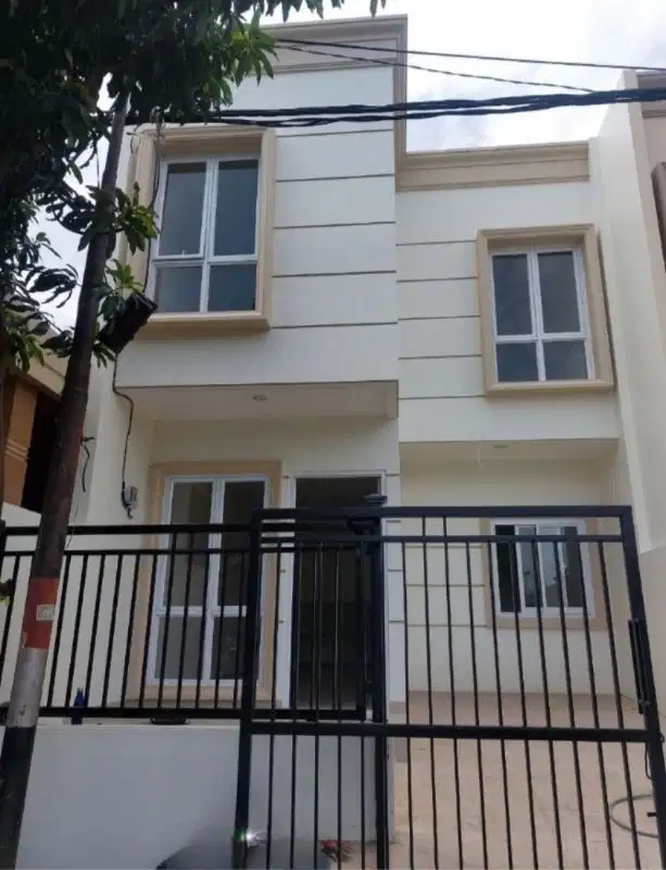 Dijual.Rumah Murah Bangunan Baru 2 lantai  Gading Serpong 1.6M nego