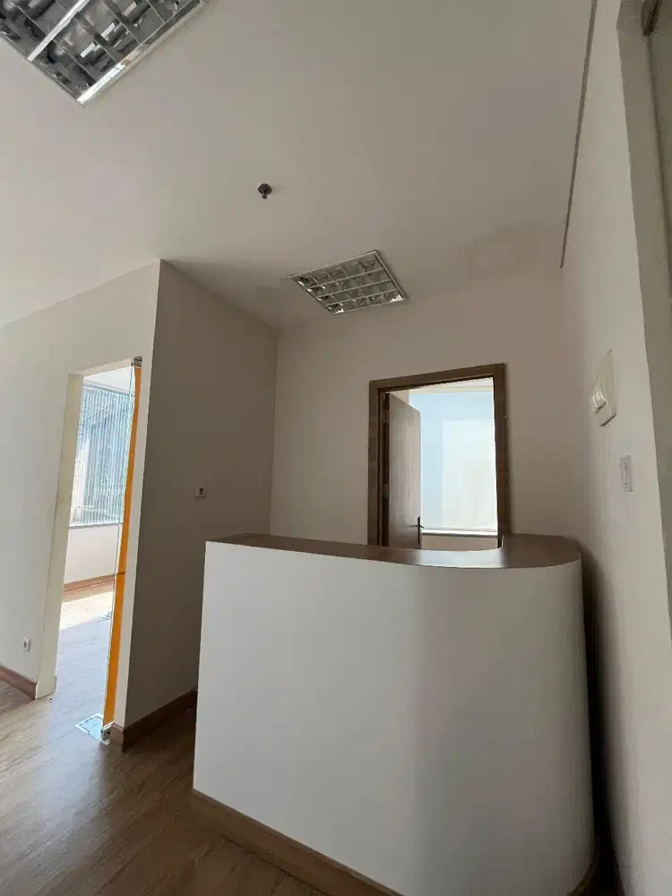SEWA KANTOR DI JAKARTA SELATAN KUNINGAN 38M2 FITTED 250K NEGO