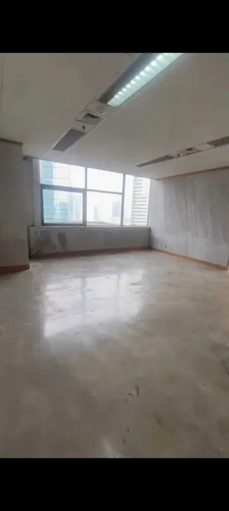 SEWA KANTOR DI JAKARTA SELATAN SUDIRMAN  193M2 PARTISI 175K NEGO