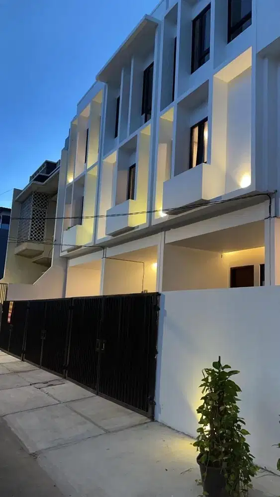 rumah muara karang 4x15 brand new,3,5 lantai,minimalis,selatan