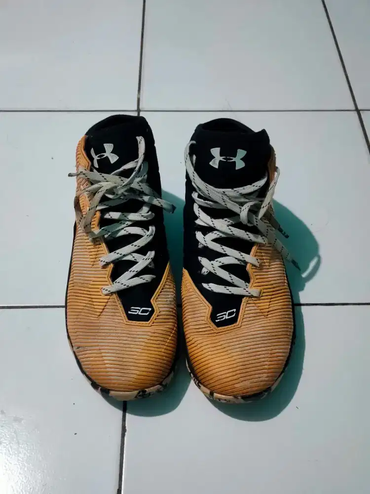 Sepatu Under Armour Curry 