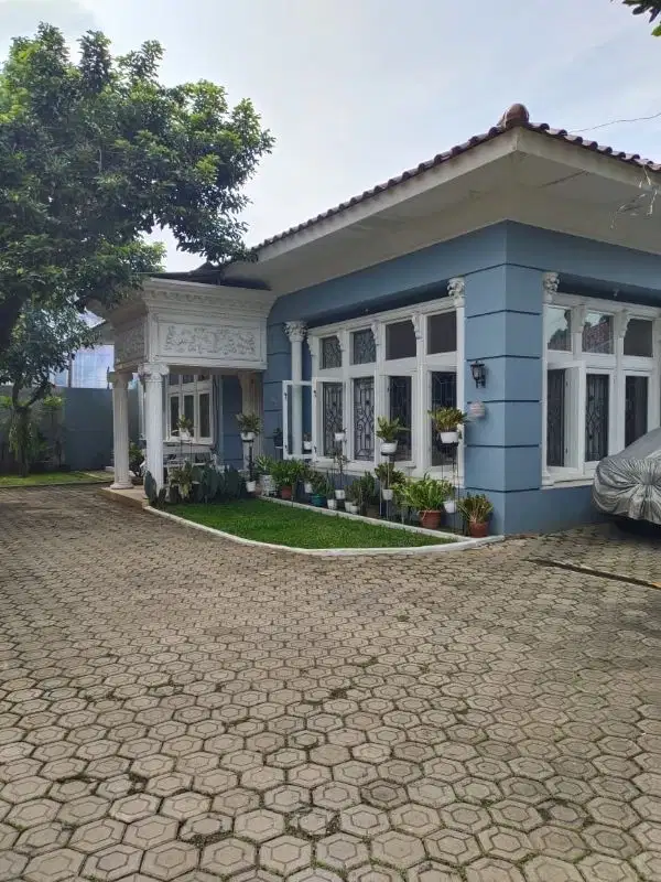 Rumah Klasik Asri & Luas
