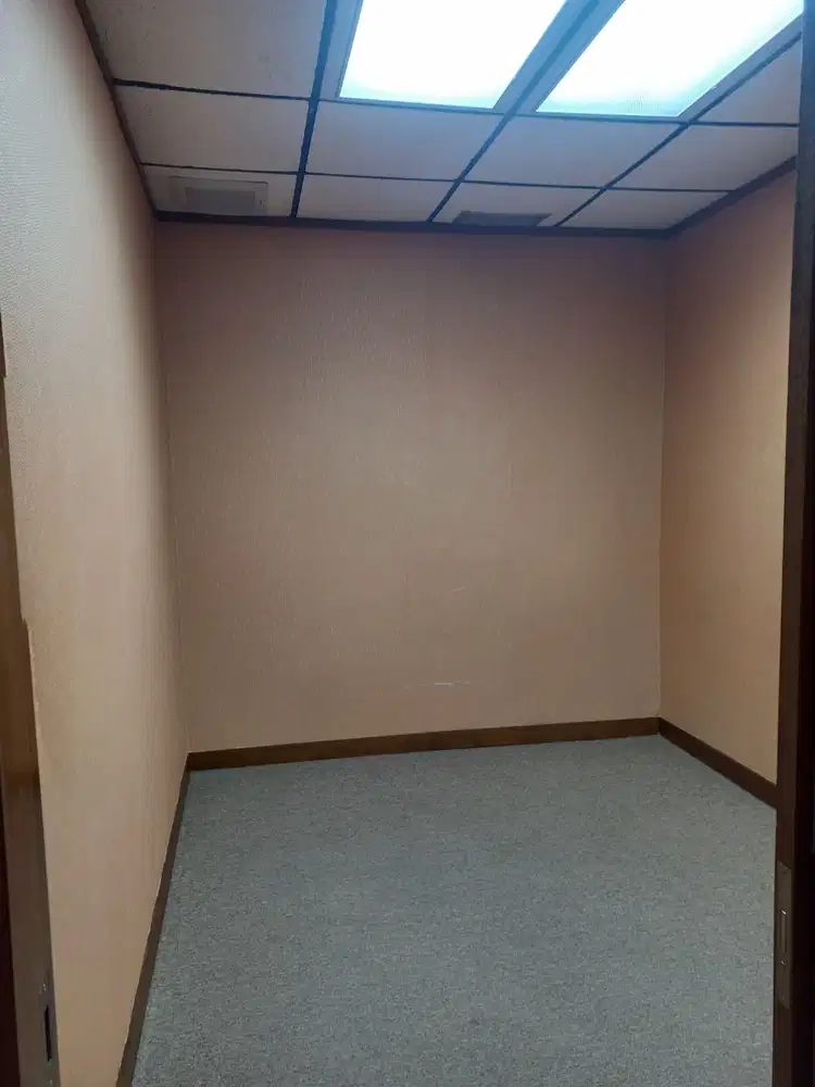 SEWA KANTOR DI JAKARTA SELATAN KUNINGAN 45M2 PARTISI 8,5JT/BULAN NEGO