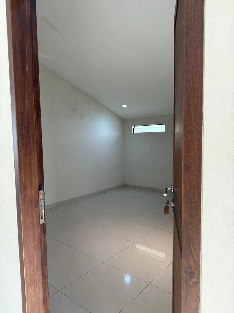 SEWA RUMAH NYAMAN SUDAH ADA KITCHENSET DI SINGGASANA PRADANA