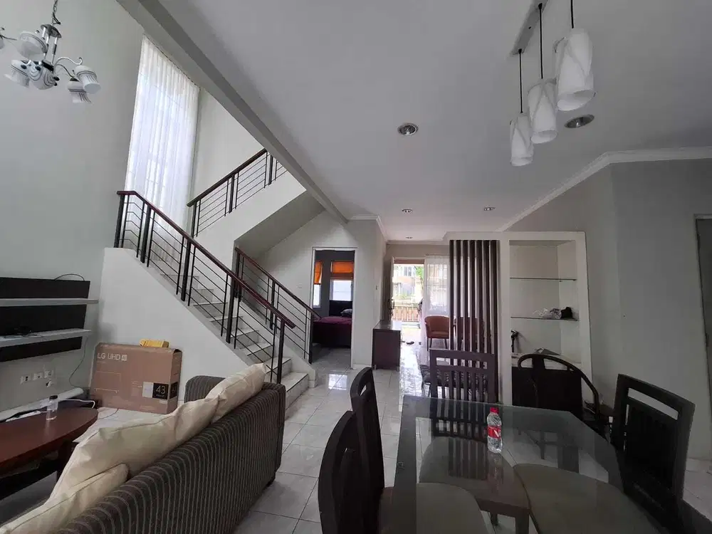 DIJUAL RUMAH 2 LANTAI SUDAH BAJA RINGAN DI BOULEVARD KOTA WISATA!