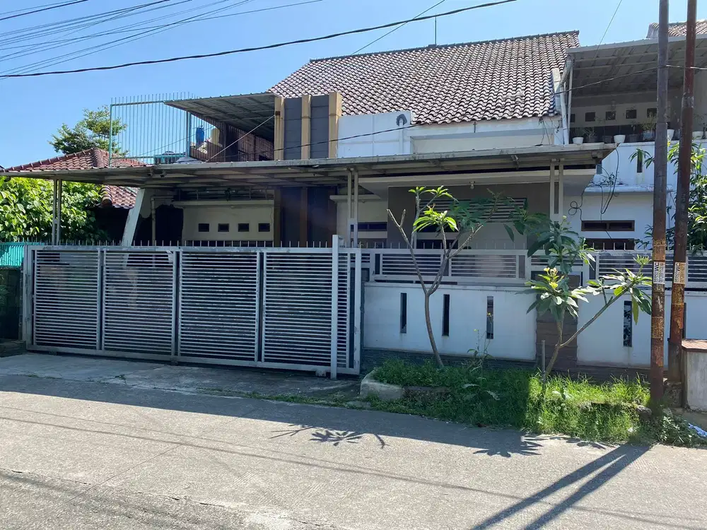 Rumah Terawat Bangunan Besar 300 M Saturnus Margahayu Raya Rancasari