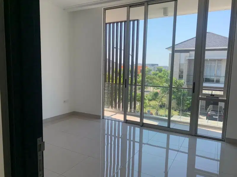 Disewakan Rumah Pik 2 10x15 hoek