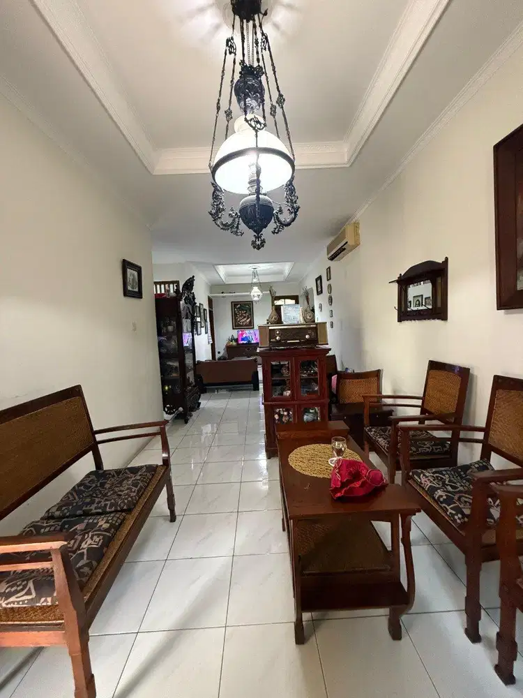 Rumah Lama Terawat Siap Huni Dalam Komplek Di Ciputat