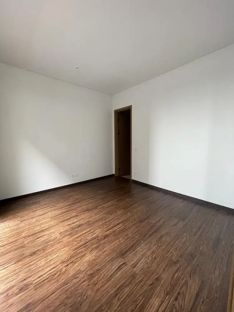 DISEWAKAN Rumah KAZUMI Zora BSD 3 Lantai Non Furnish