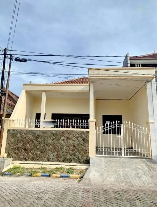DISEWAKAN RUMAH NIRWANA EKSEKUTIF DKT BARUK MERR,