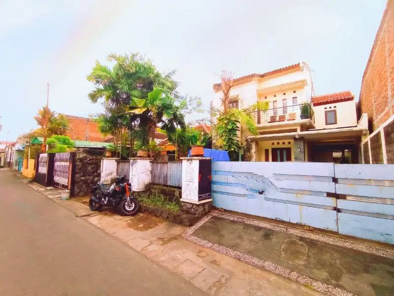 Rumah mewah 2 lantai di baron Laweyan solo
