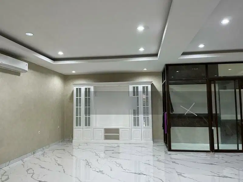 RUMAH BRAND NEW MINIMALIS 9x25 HADAP TIMUR,LANTAI GRANIT,3,5 LANTAI