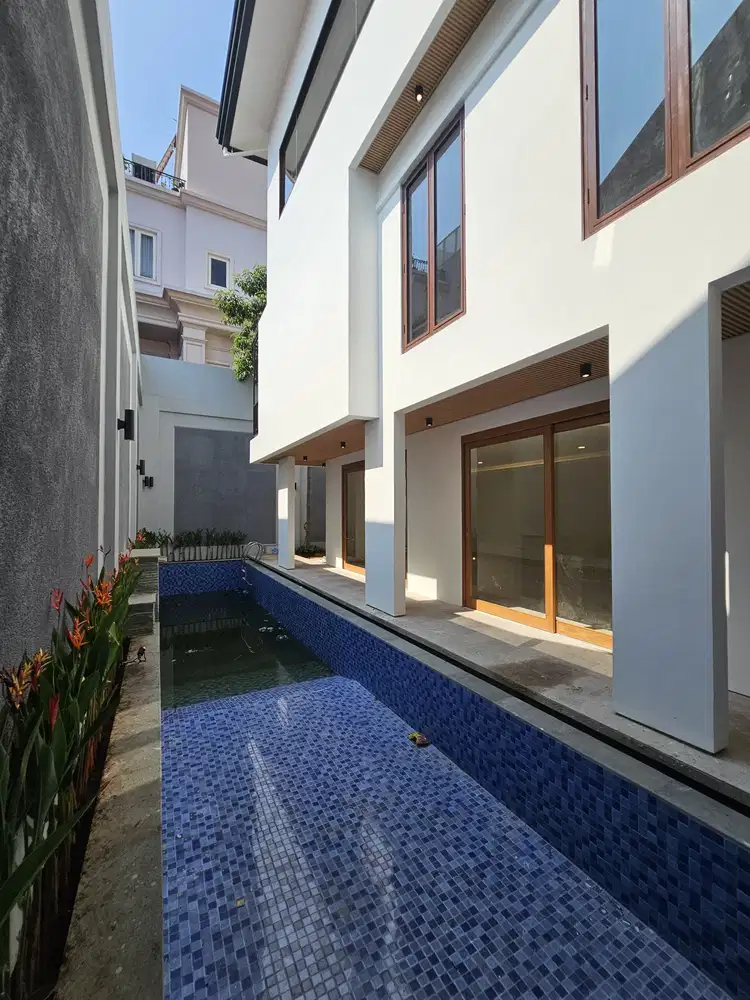 Dijual Rumah Modern Tropical Siap Huni di Pondok Indah Jaksel