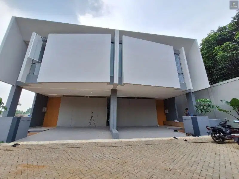 Rumah Modern di Serpong lengkap dengan Fasilitas Kolam Renang
