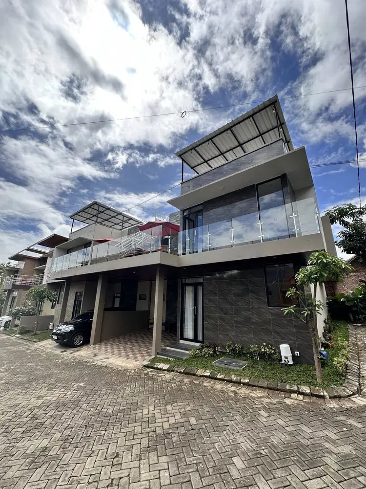 Dijual Cepat Villa Ready Kolam Renang + Roftoop Jatim Park Kota Batu