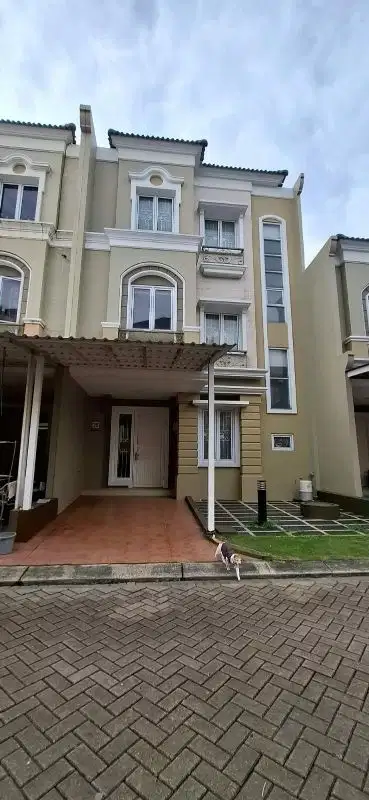 Dijual Rumah Cantik Minimalis furnish di Cluster Samara Gadimg serpomg