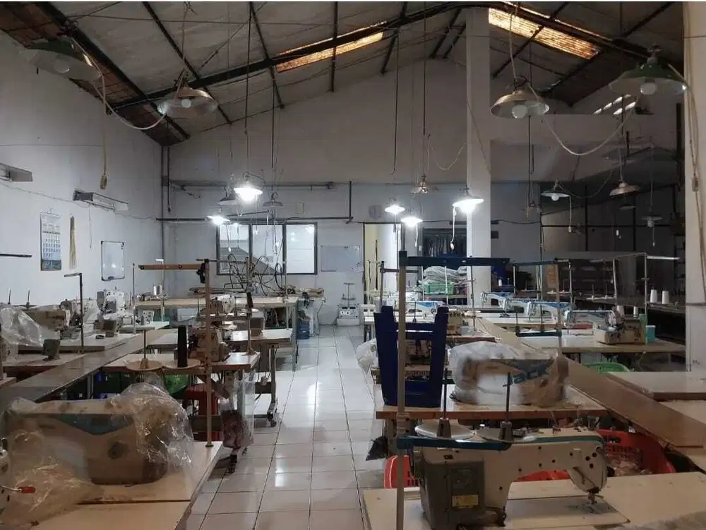 Dijual Rumah plus Gudang Kantor bagus siap huni di Sayap Soekarno Hatt