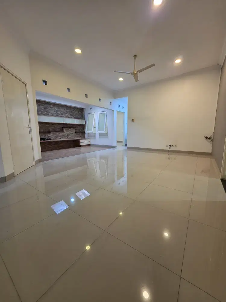 Rumah MURAH BAGUS Siap huni 2 lantai di  Singgasana Pradana