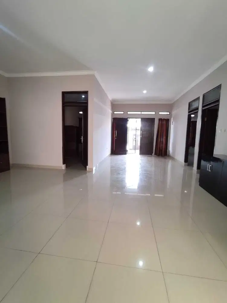 Dijual Rumah di Taman Kopo Indah 2