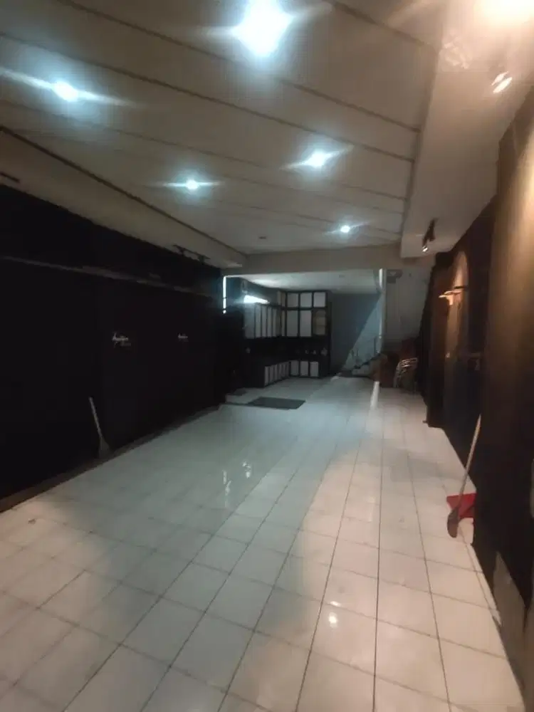 Dijual cepat Ruko 3 lantai bagus di Jalan Kebon Jati