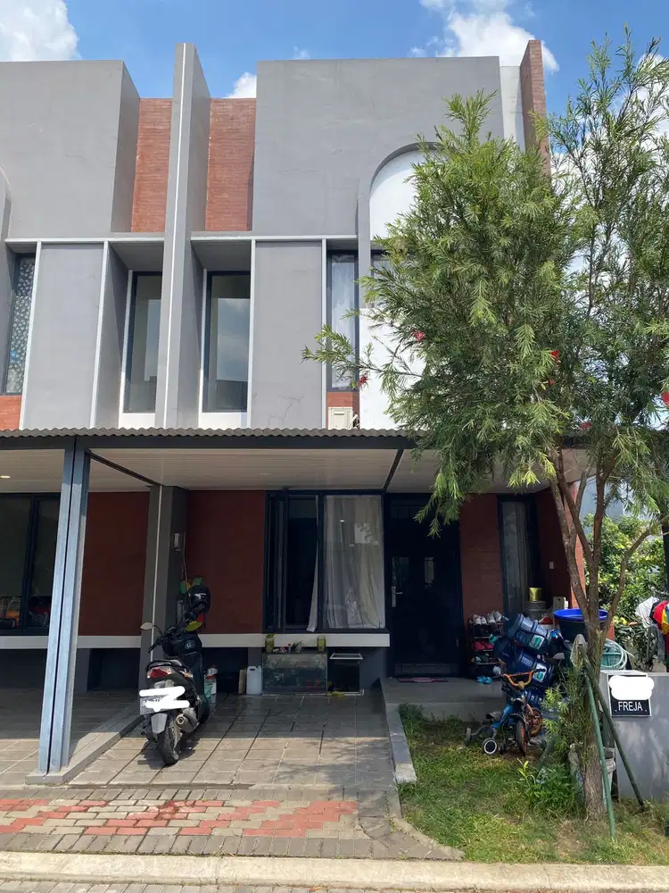 Disewakan Rumah 2,5 Lantai di Freja Suite, BSD By Rumah Chinida