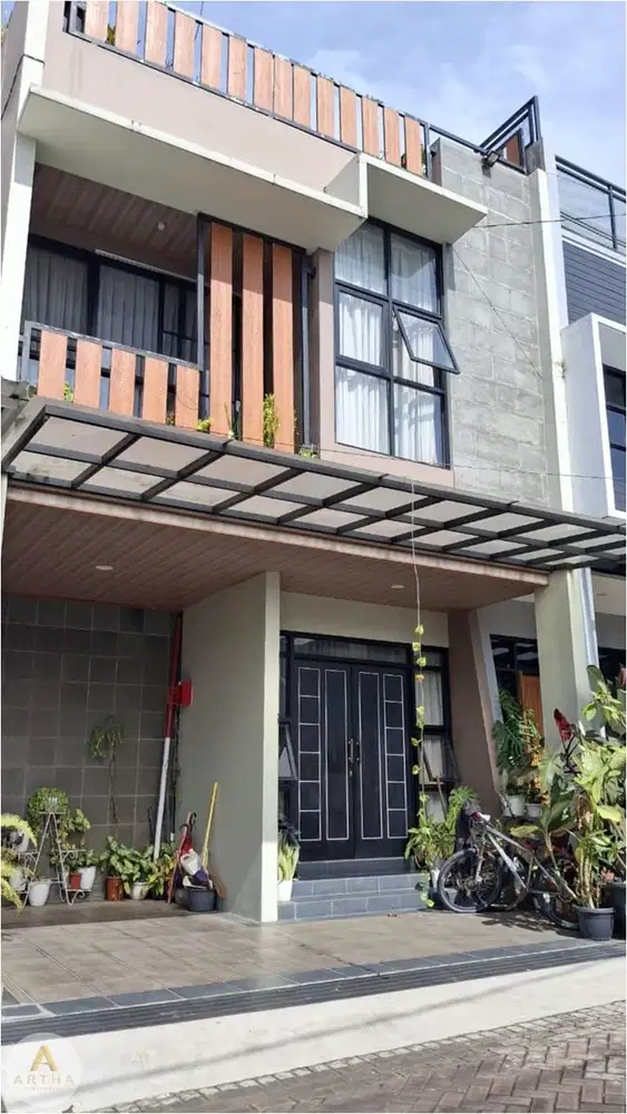 Dijual Rumah Minimalis Siap Huni 3 Lantai di Sariwangi Bandung