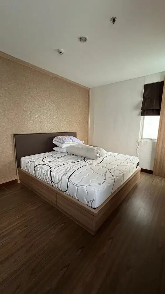 Sewa Apartemen AKR Gallery West 2+1BR Furnished Jakarta Barat