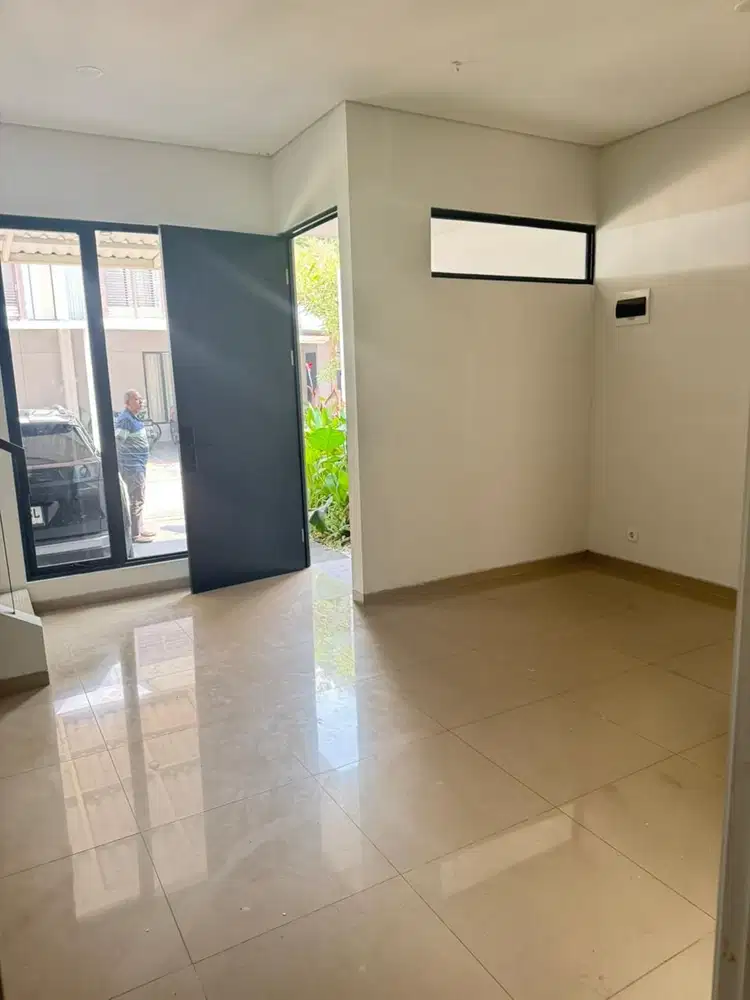 Disewakan Rumah Unfurnished di Hyra, Graha Raya By Rumah Chinida