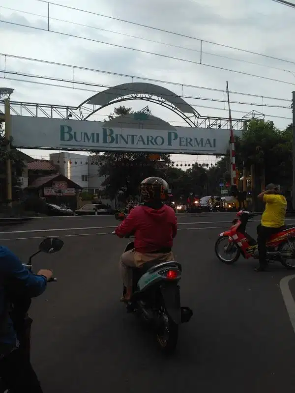 dijual rumah butuh renovasi di bumi Bintaro permai