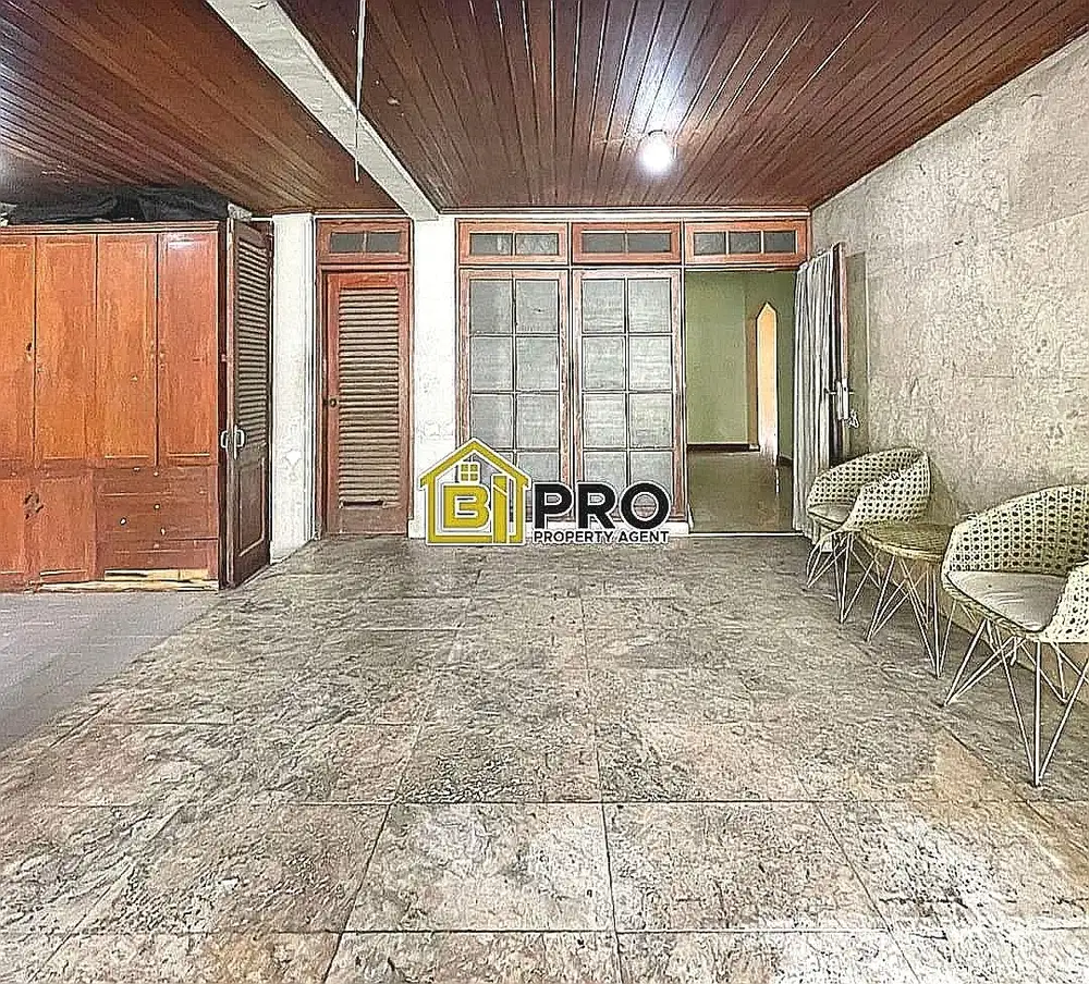 Jual Rumah Tua (Hitung Tanah) di Kawasan Komersil Lebak Bulus Jaksel