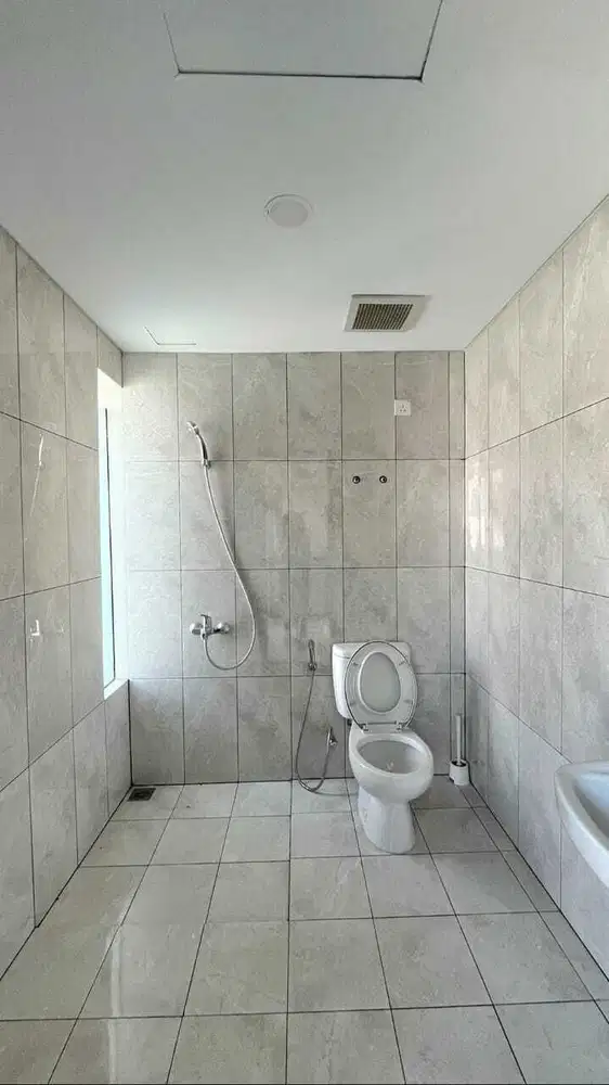 SEWA BAGUS RUMAH 2 LANTAI DI CLUSTER NYAMAN DAN FAVORITE DI KBP