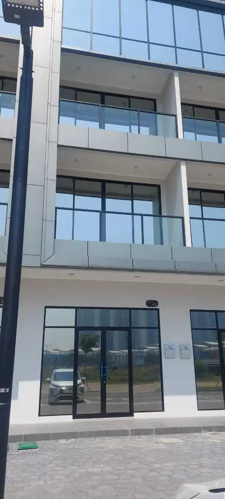 Disewakan ruko pik2 hadap jalan raya ukuran 4.5x18 lantai 3