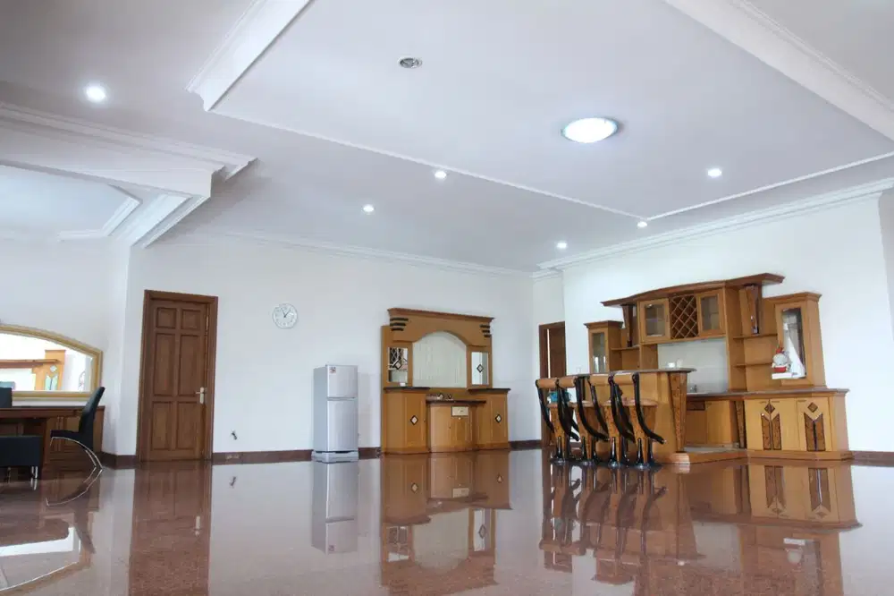 Di jual villa setiabudhi regency