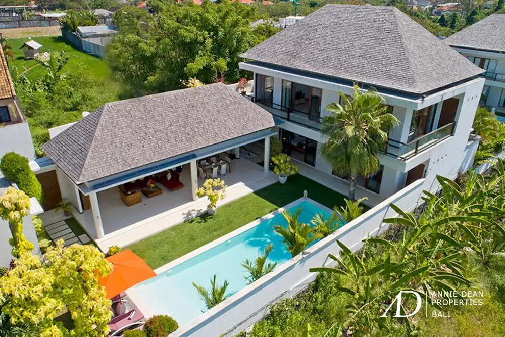 FREEHOLD | BEAUTIFUL VILLA SET WITHIN COMPLEX IN BATU BOLONG