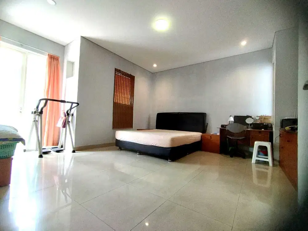 Rumah 3 lantai lebar 8 di PIK 1 jarang ada!
