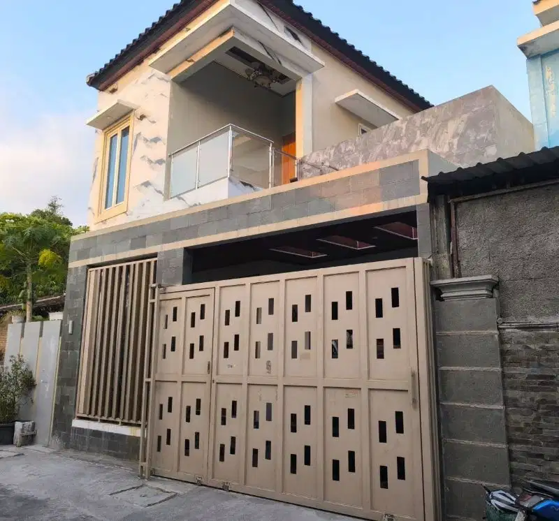 Rumah mewah 2 lantai bonus furnish di klodran colomadu