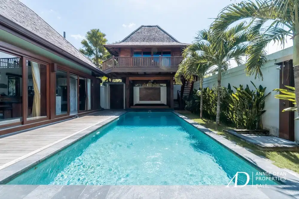 FREEHOLD MODERN WOODEN ARCHITECTURE IN UNGASAN