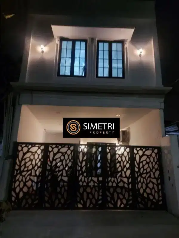 dijual rumah baru renov American classic semi  furnisd