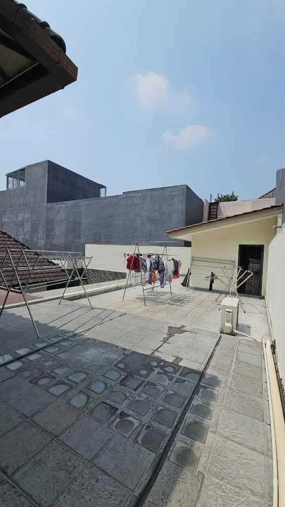 Jual Rumah Villa Heliconia De Park