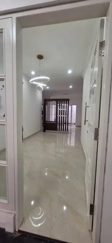 DIJUAL RUMAH SUDAH RENOVASI DI CLUSTER KOTA WISATA, DEKAT MAL!
